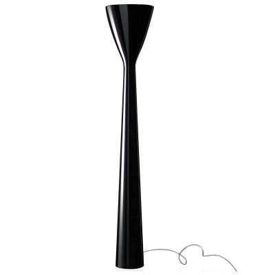 Schwarze D38L Carrara Stehleuchte von Luceplan: Moderne LED Lampe für Wohnzimmer und Büro.